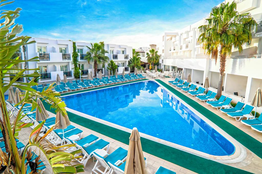 Club Shark Hotel