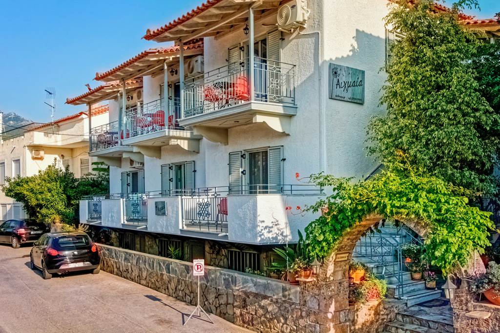 Echmea Apartments
