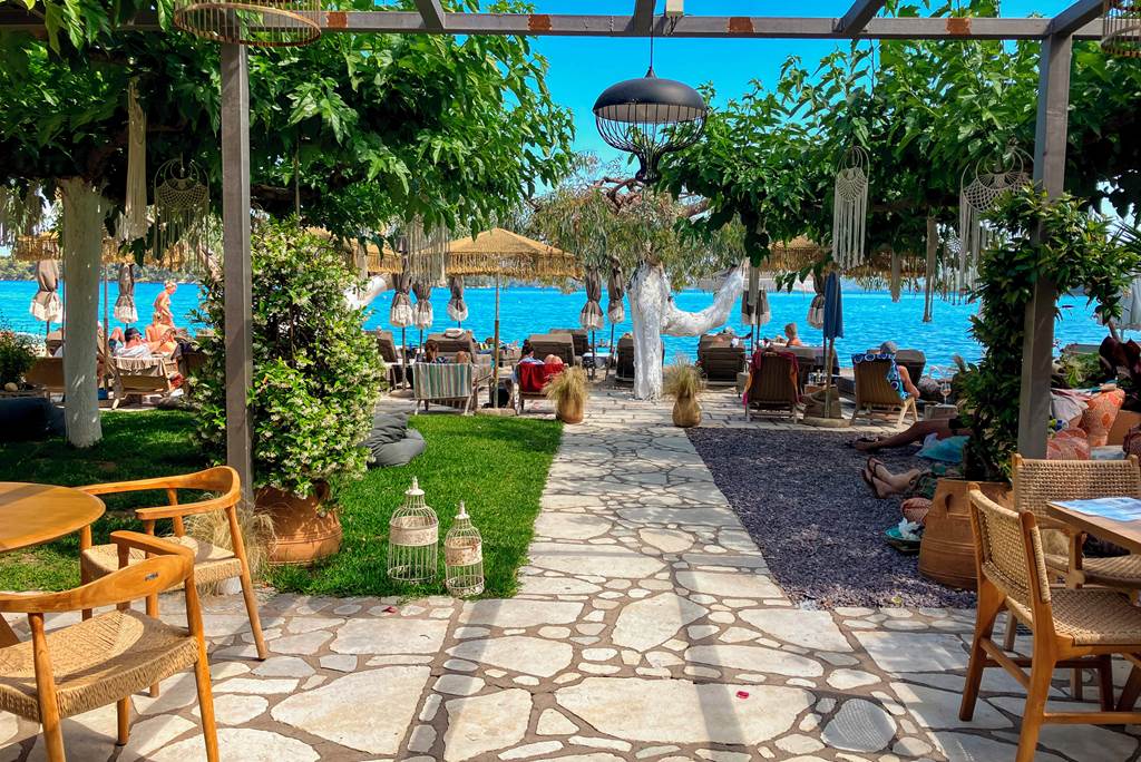 Eva Beach Hotel