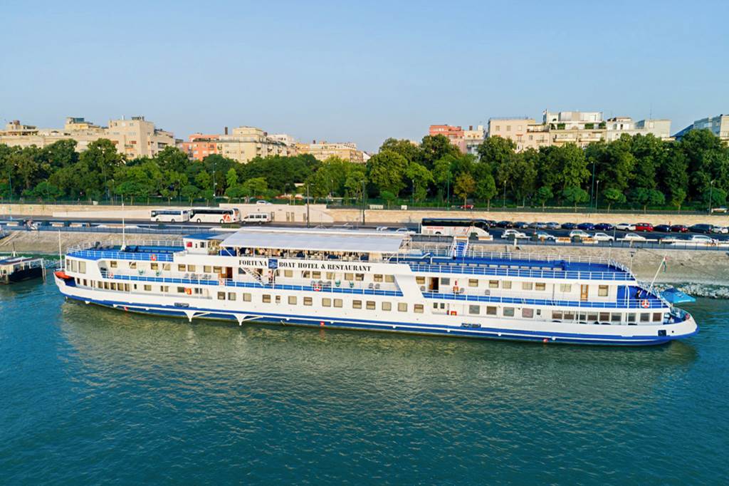 Fortuna Boat Hotel