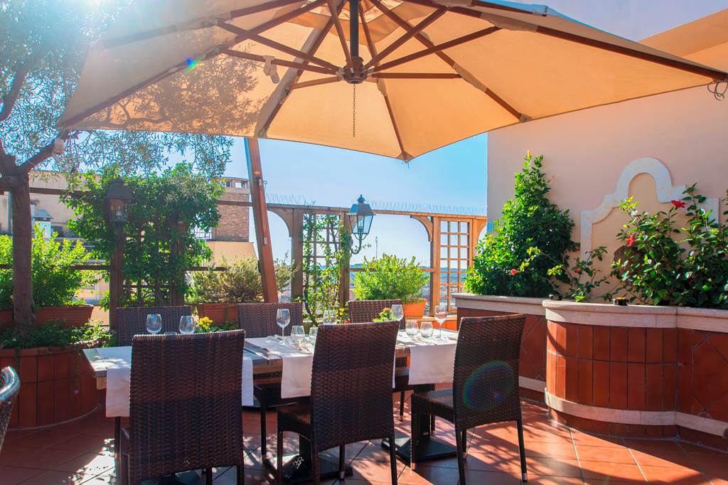 Hotel Diana Roof Garden