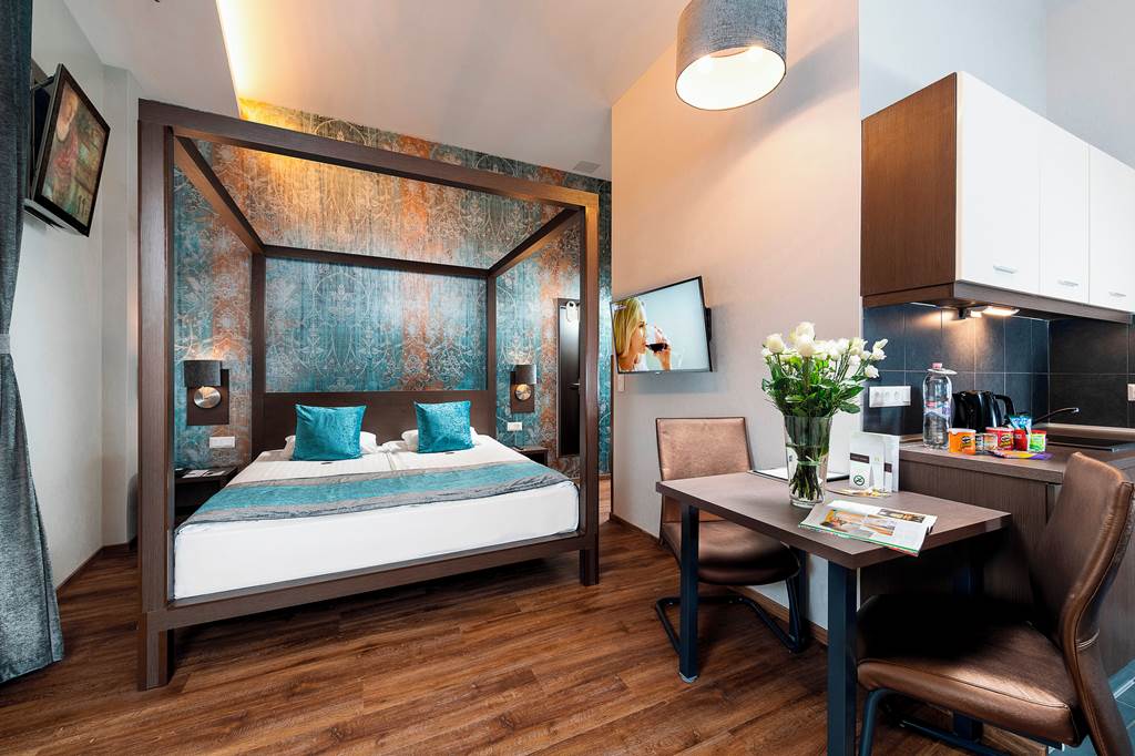 Opera Garden & Apartments Hotel