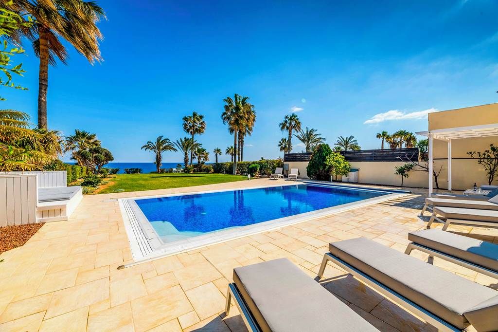 Royal Beach Villa