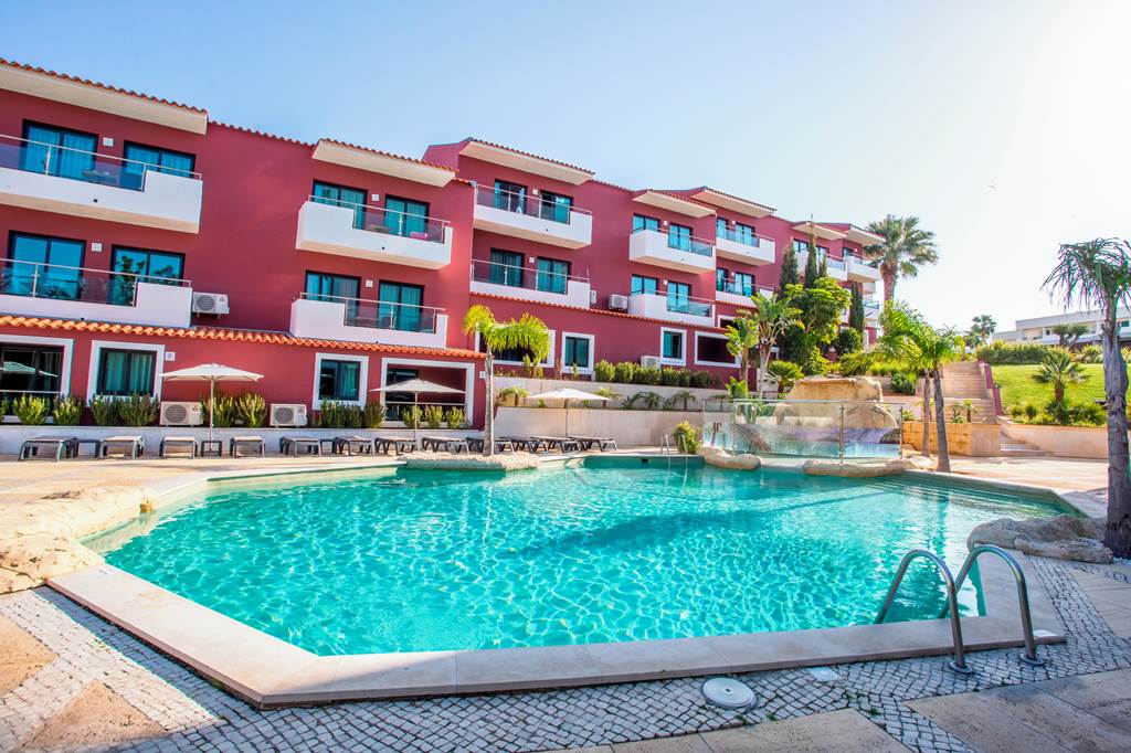 Topazio Vibe Beach Hotel & Apartments