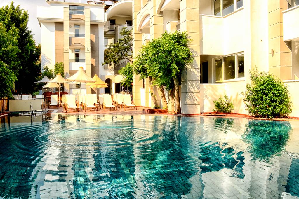 Two Seas Hotel