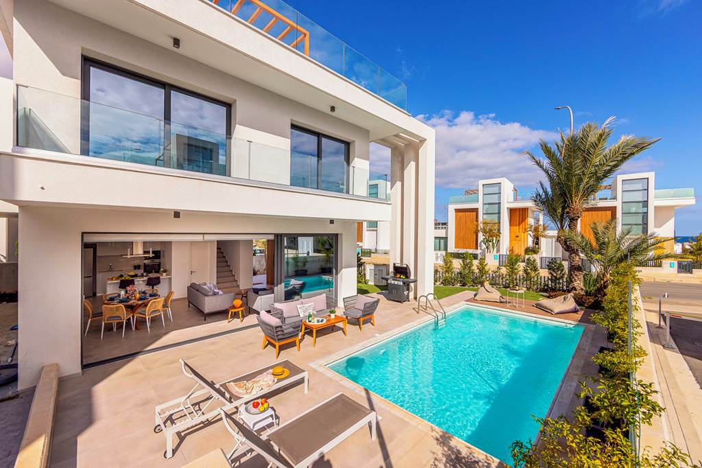 Villa By The Bay 32