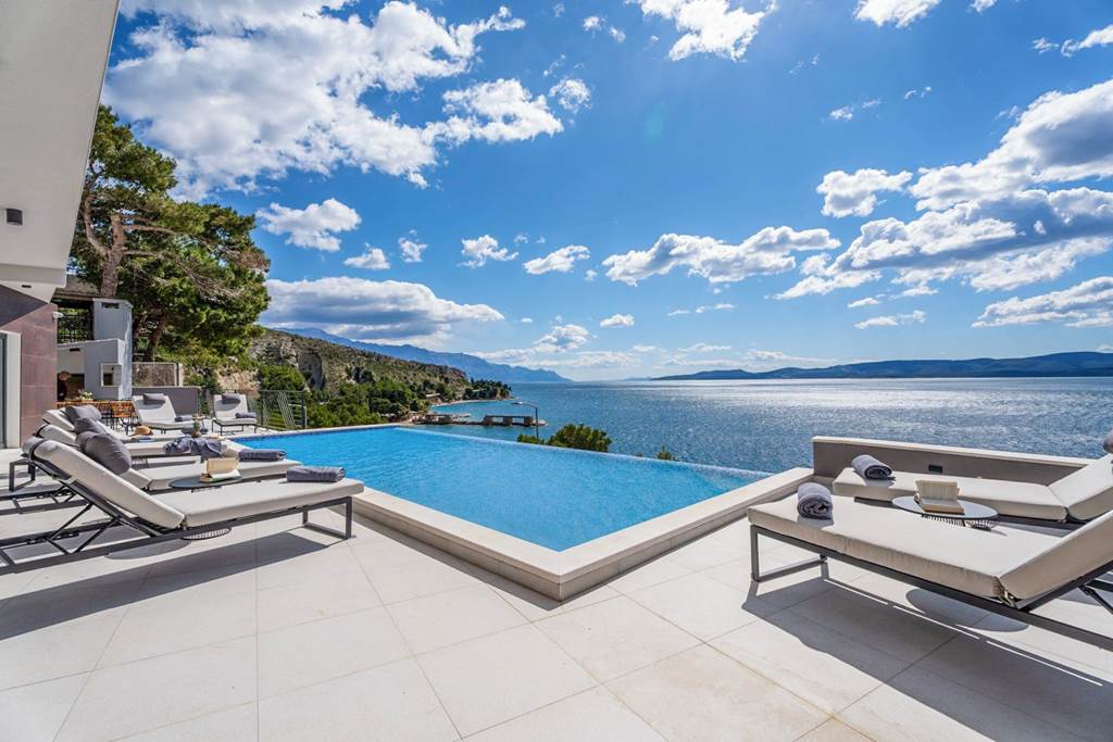 Villa Infinity Escape