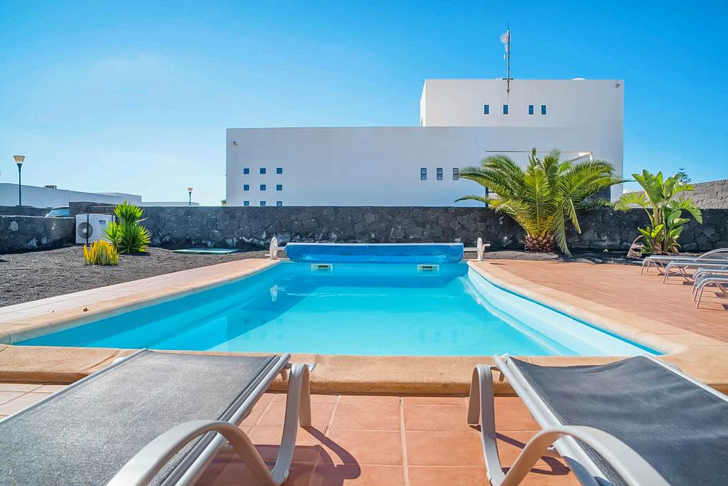 Villas Blancas - Three Bedroom Villa with Heated Pool