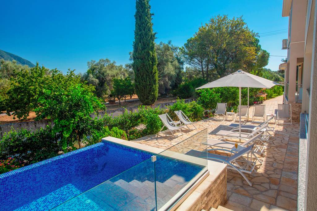 Zisis Suites